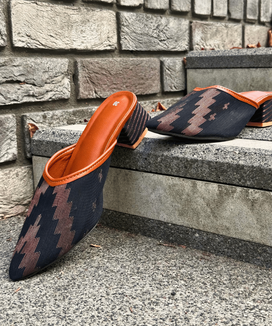 Handcrafted Jamdani Shoes - Black - Image 2