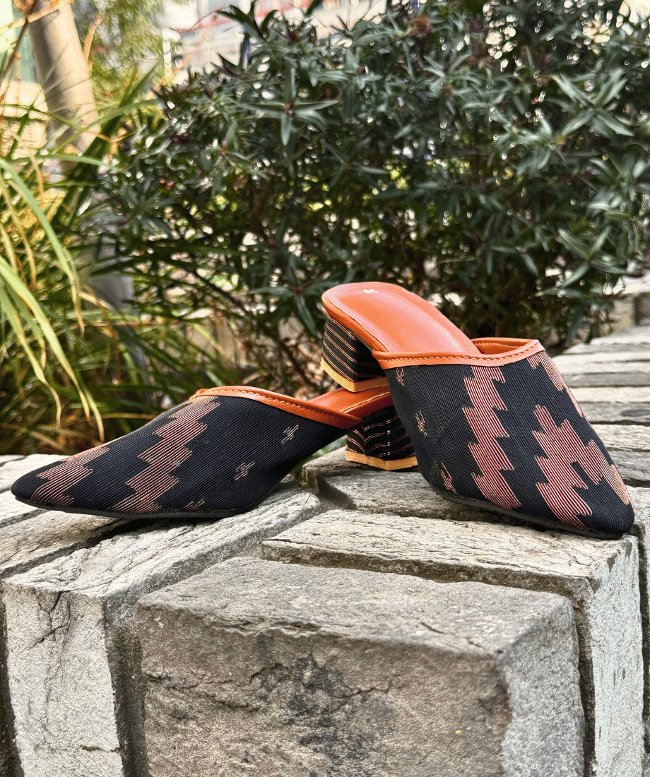 Handcrafted Jamdani Shoes - Black - Image 3